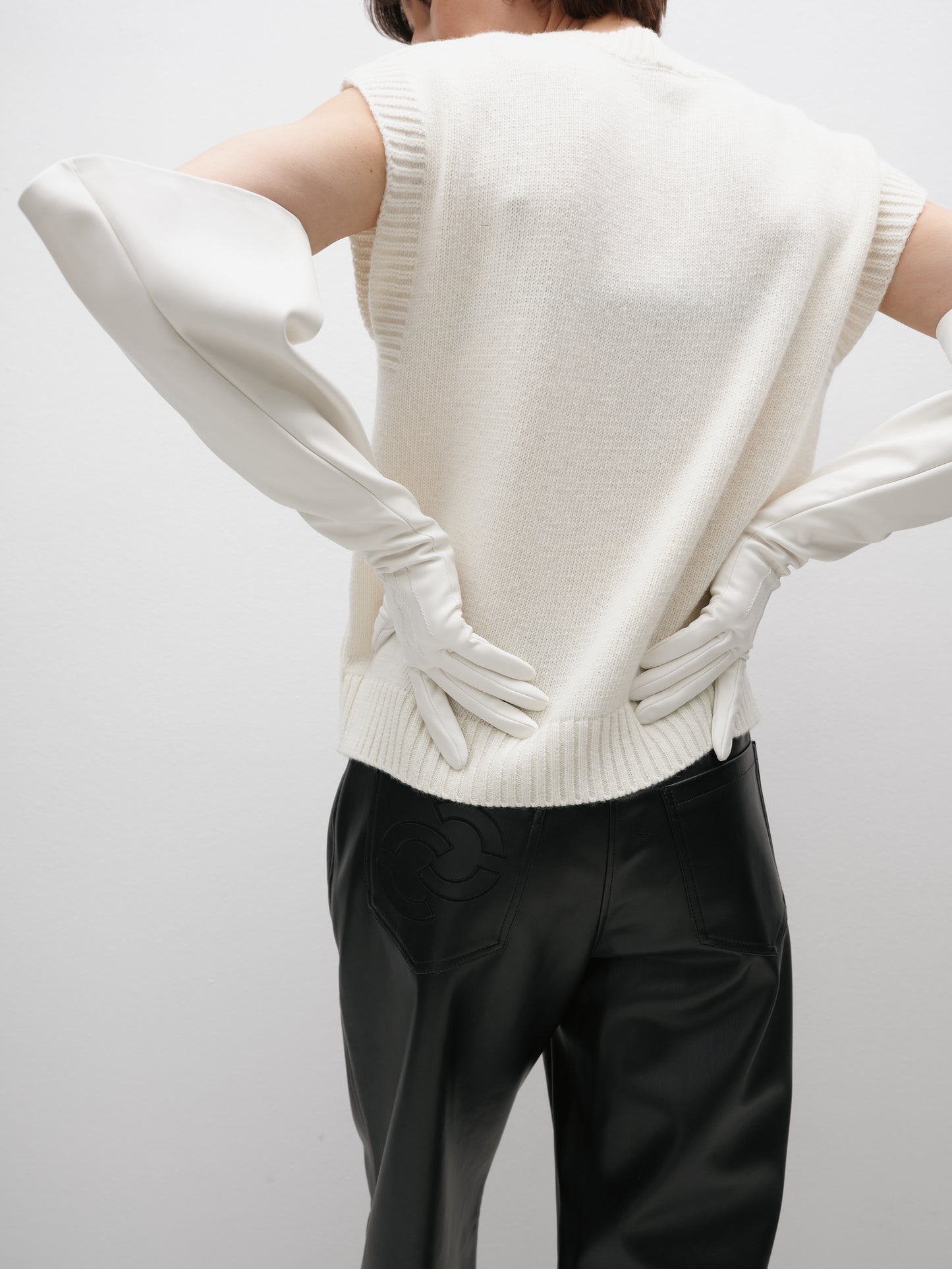 Рукавиці молочні з еко-шкіри довгі