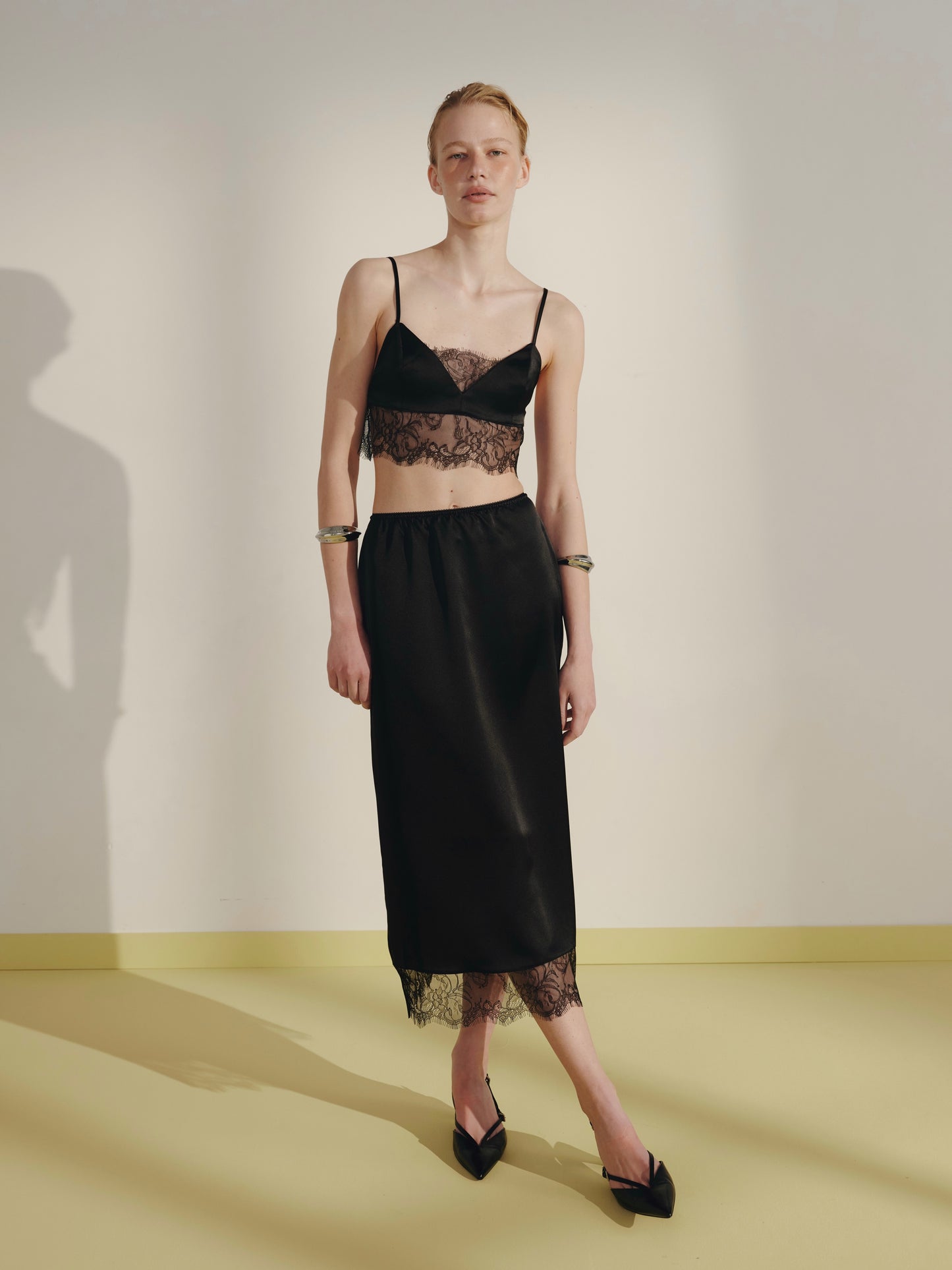 Спідниця міді чорна з мереживом