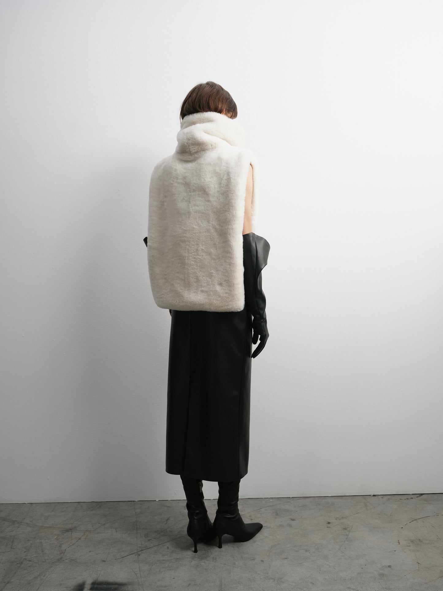 Манішка молочна з гладким хутром