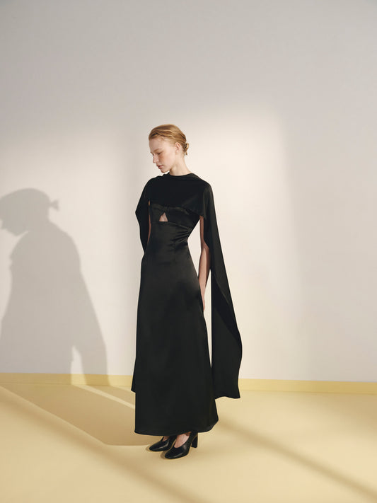 Сатинова чорна сукня з чашками