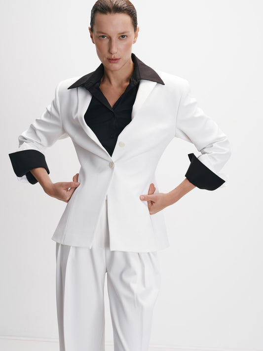 Жакет приталений молочний