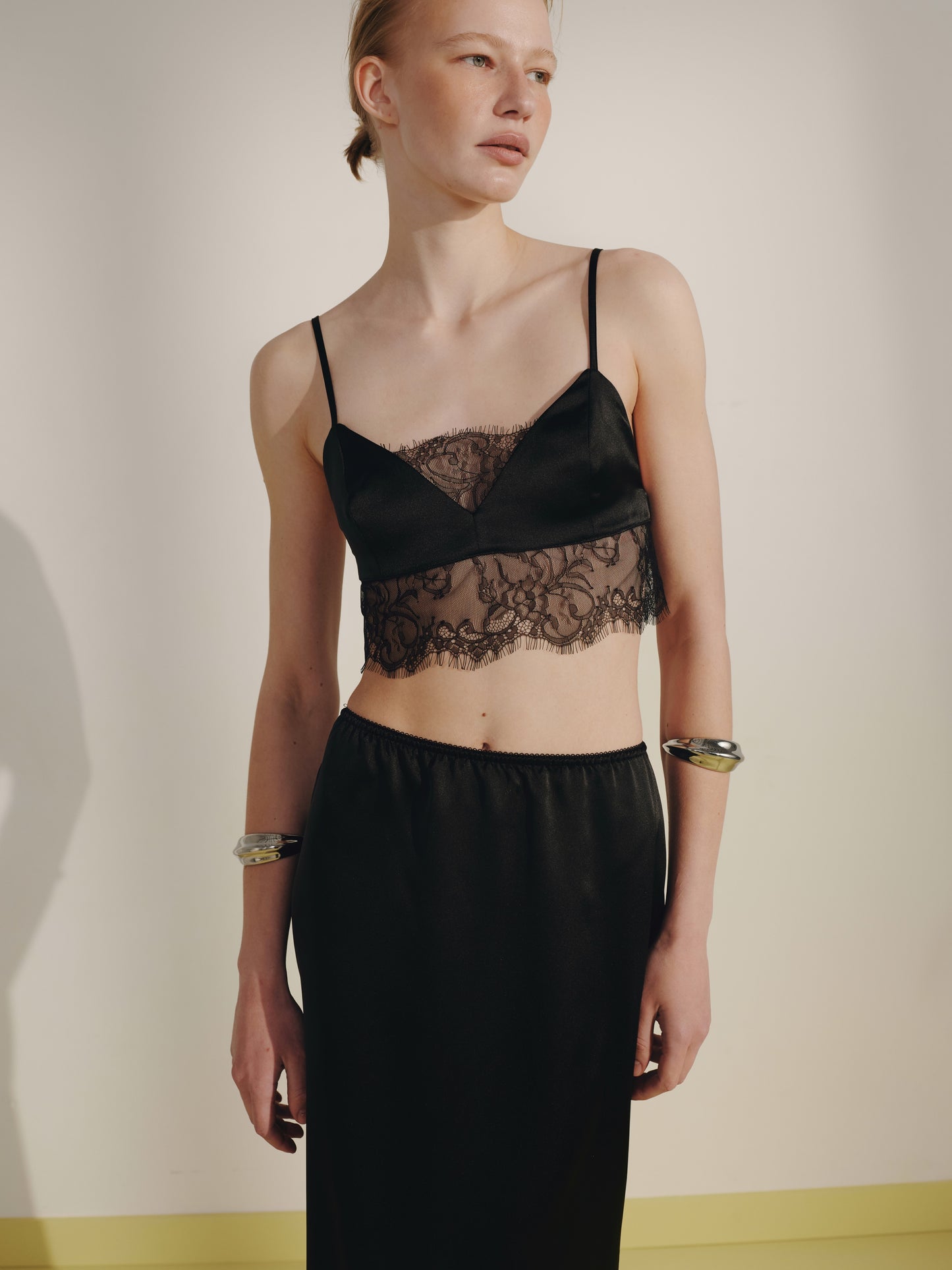 Спідниця міді чорна з мереживом