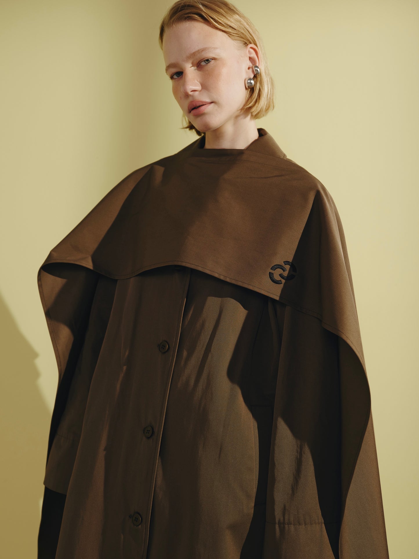 Тренч з пелериною поверх COUTURE