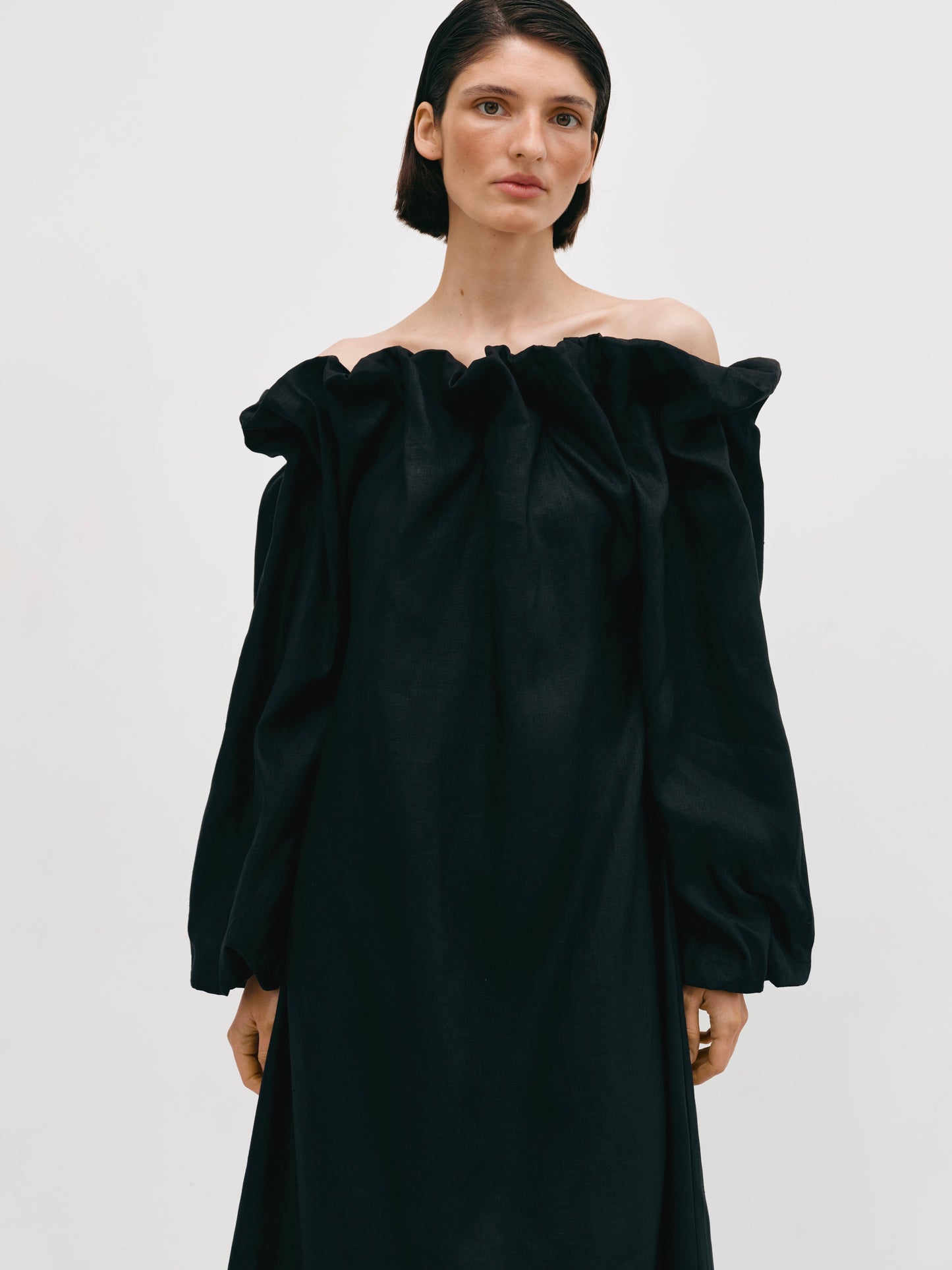 Сукня буф максі з льону чорна