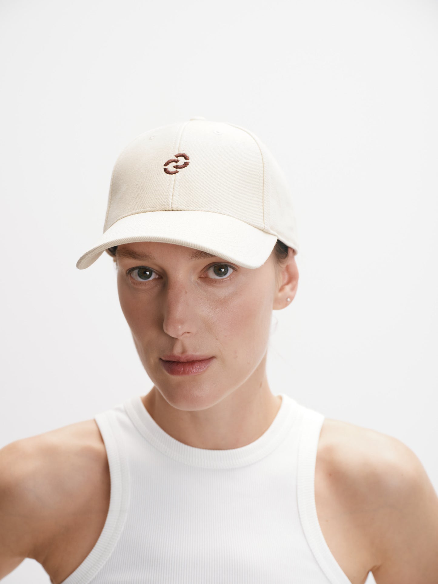 Кепка бежева з лого