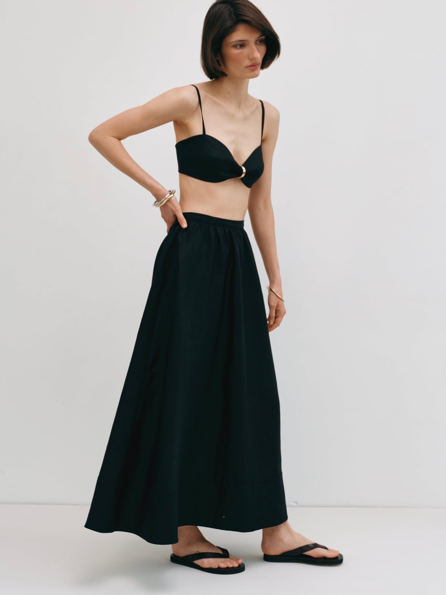 Топ з чашками з льону чорний