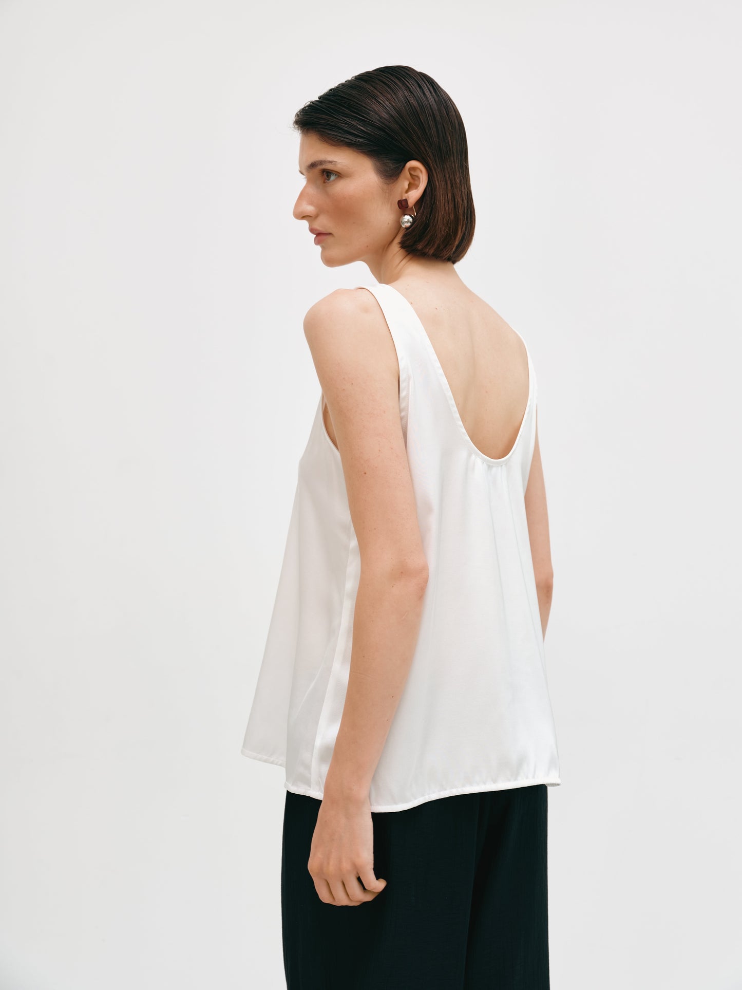 Майка сатинова біла