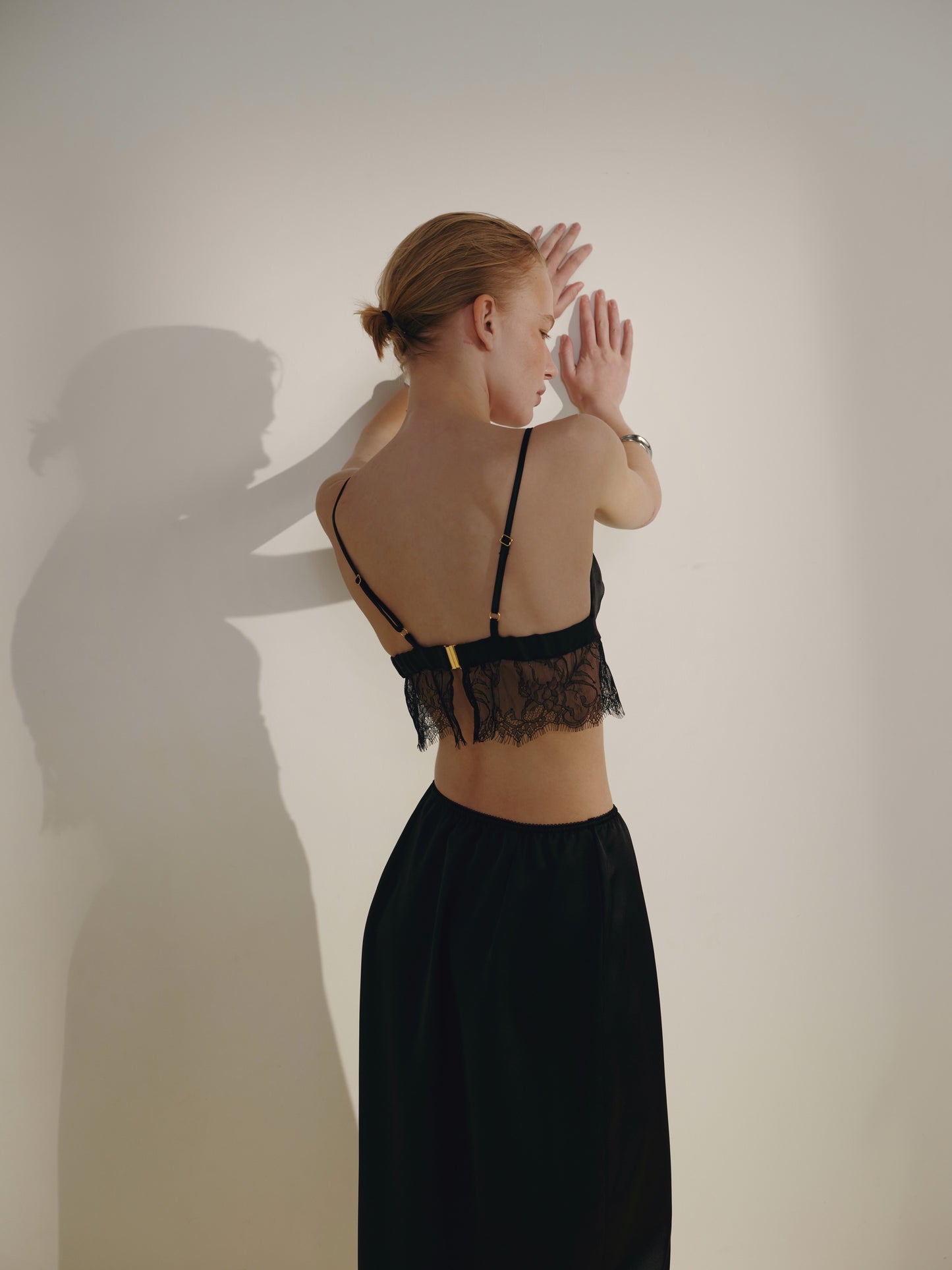 Спідниця міді чорна з мереживом