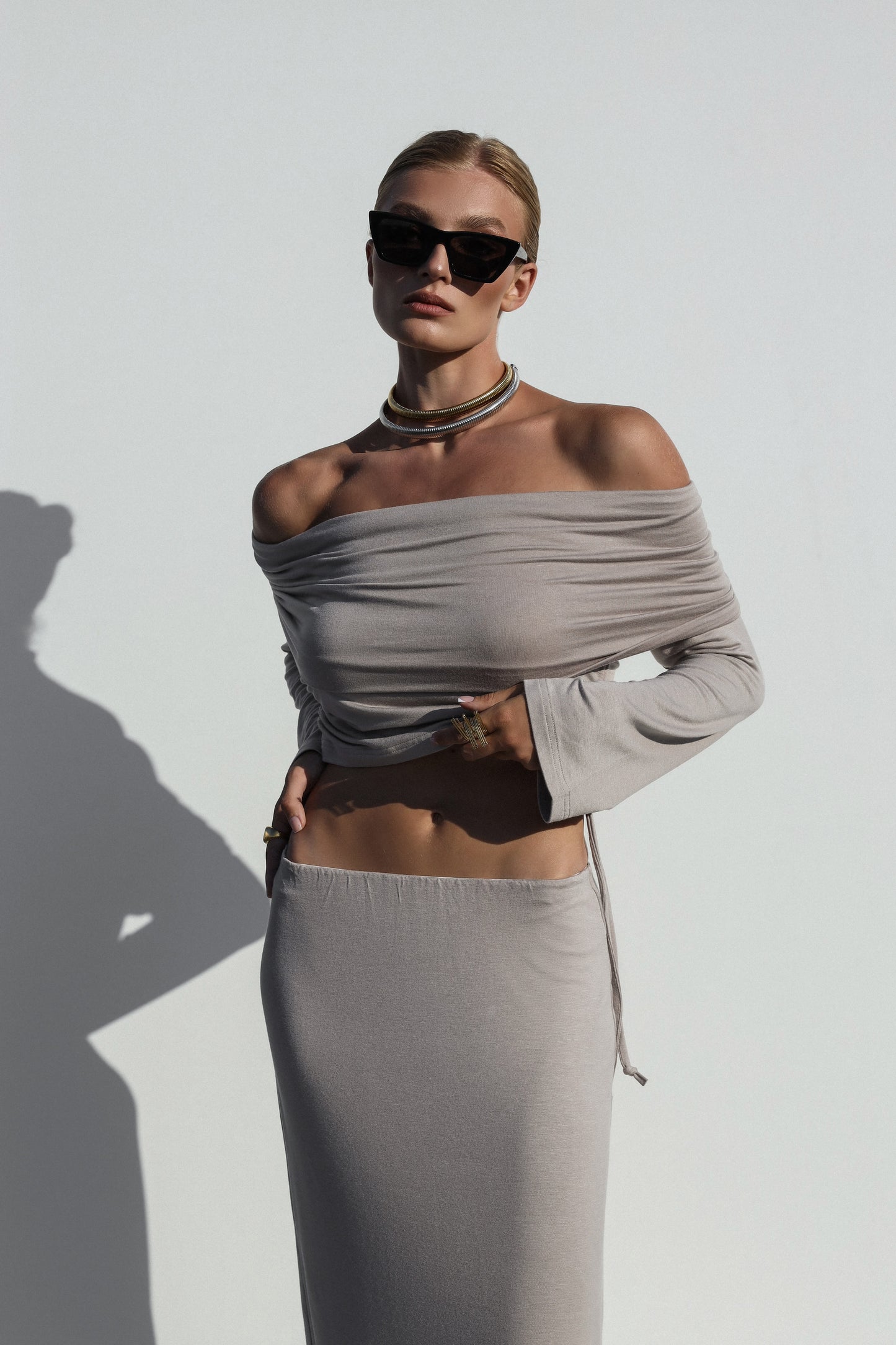 Off-shoulder top beige