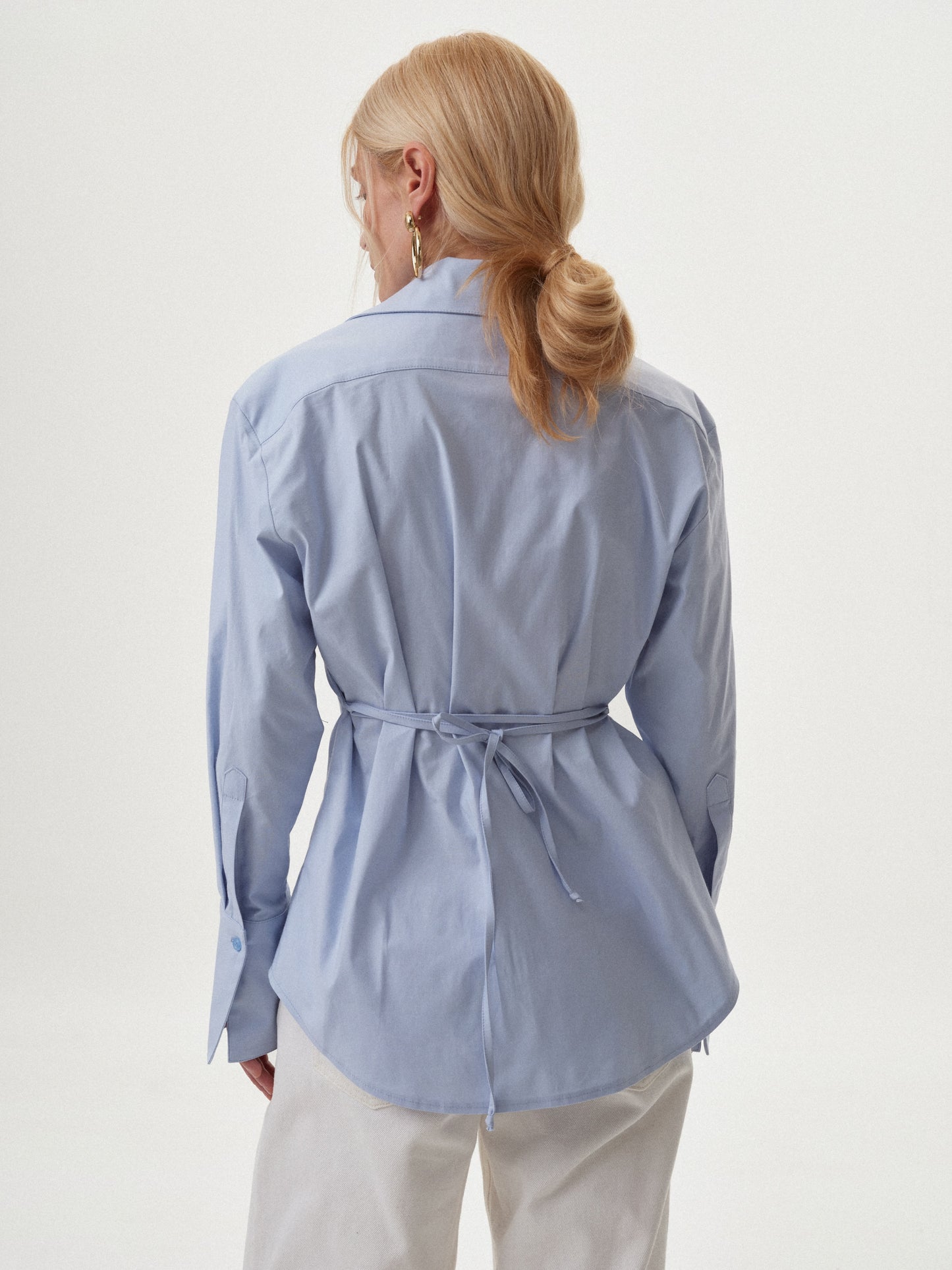 Сорочка блакитна з акцентом на талію