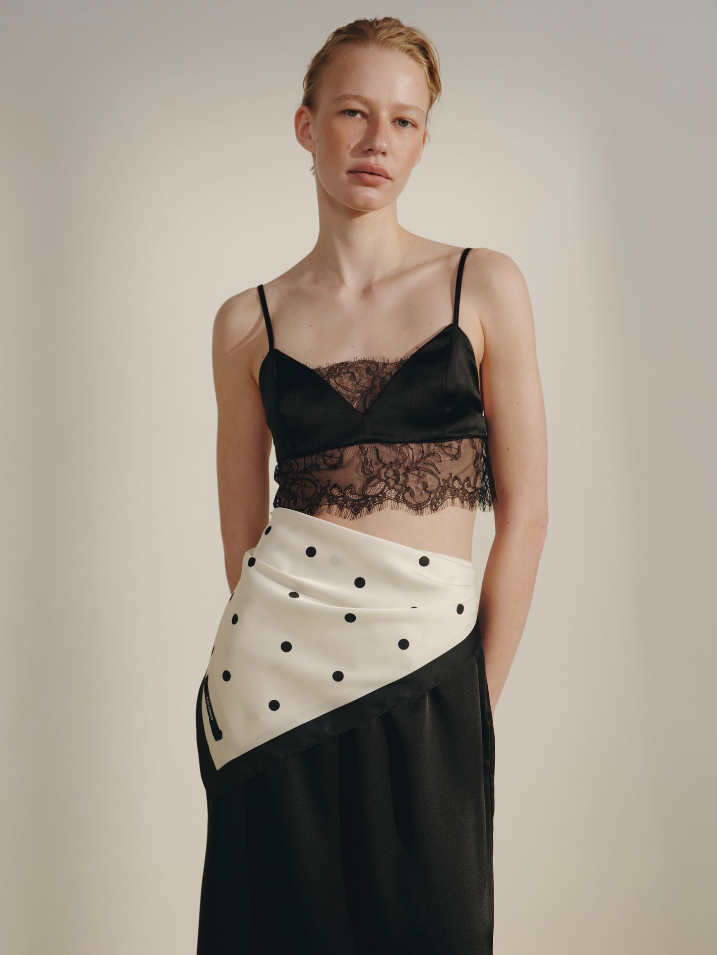 Хустинка сатинова в горох