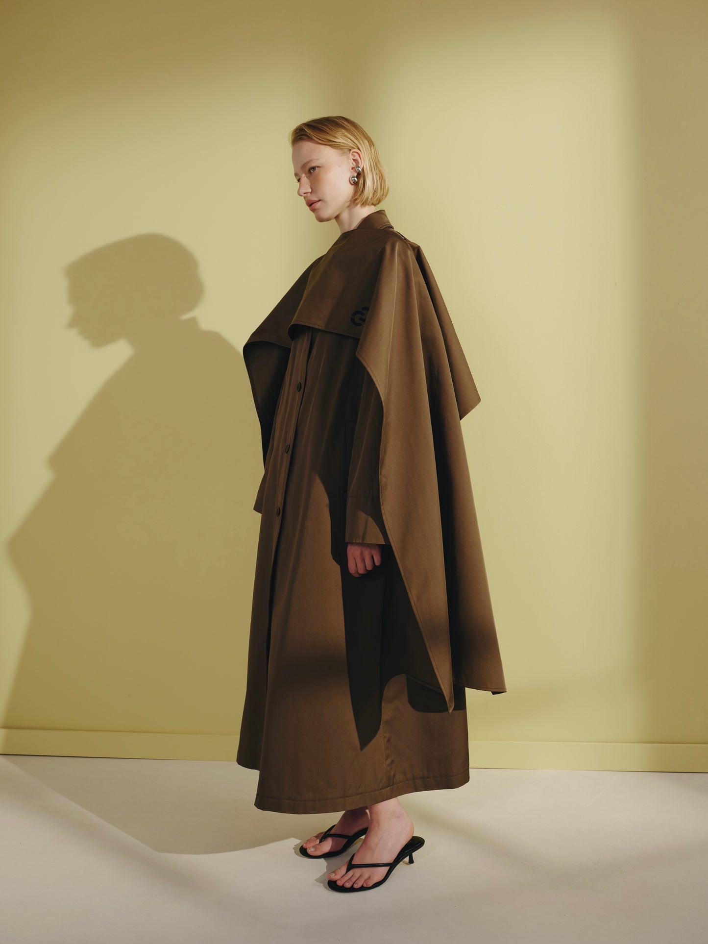 Тренч з пелериною поверх COUTURE