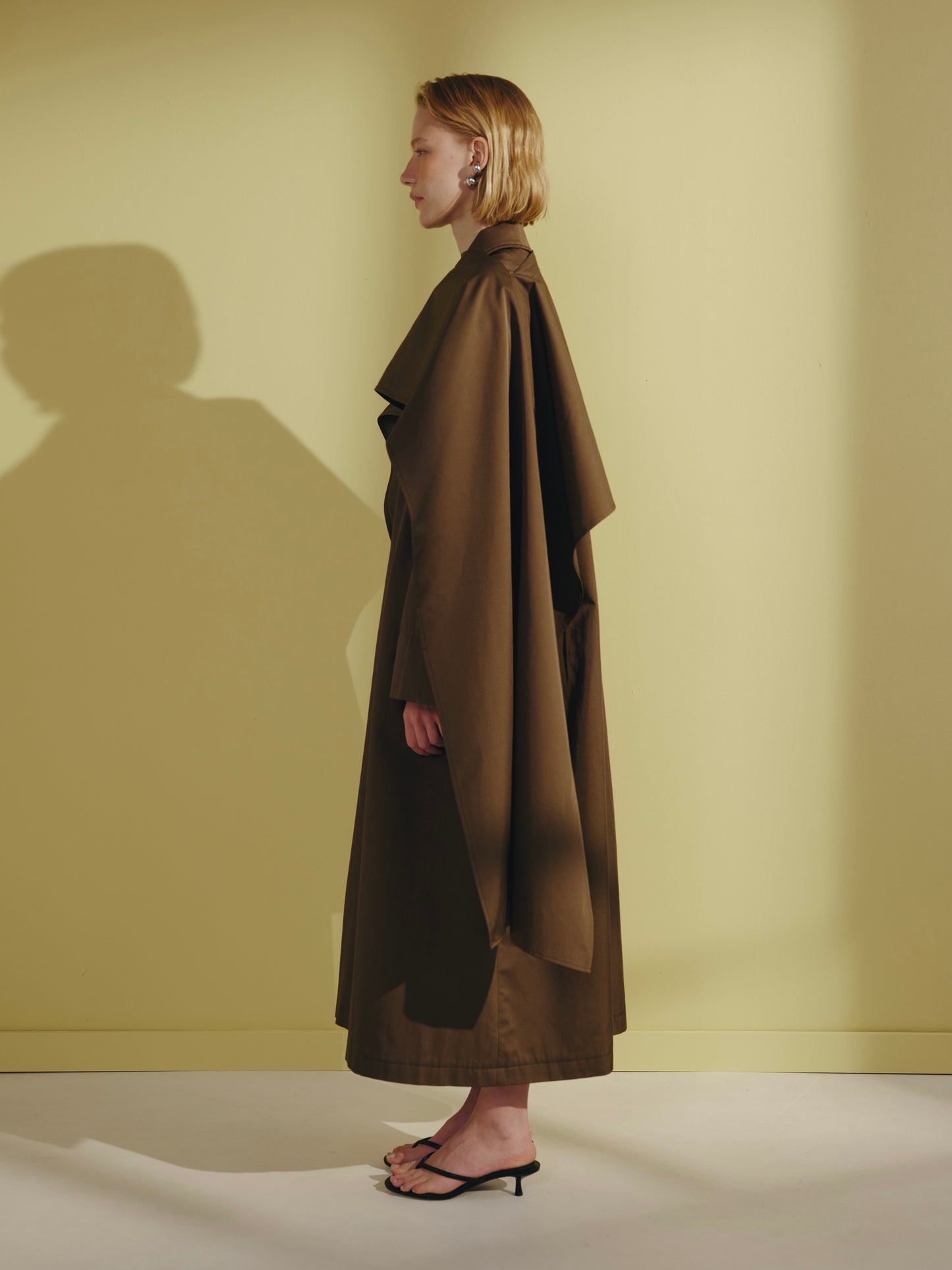 Тренч з пелериною поверх COUTURE