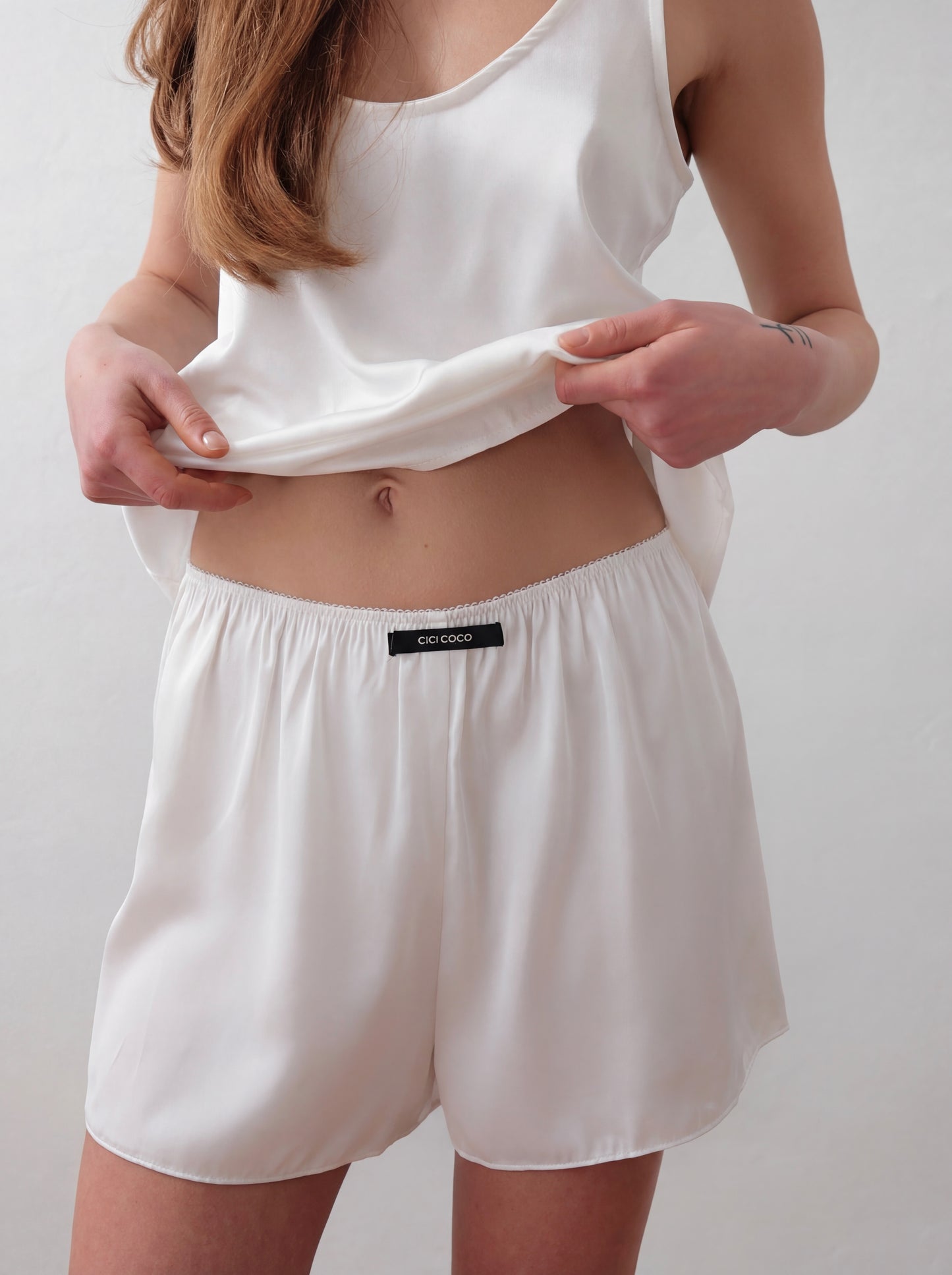 Шорти сатин білі