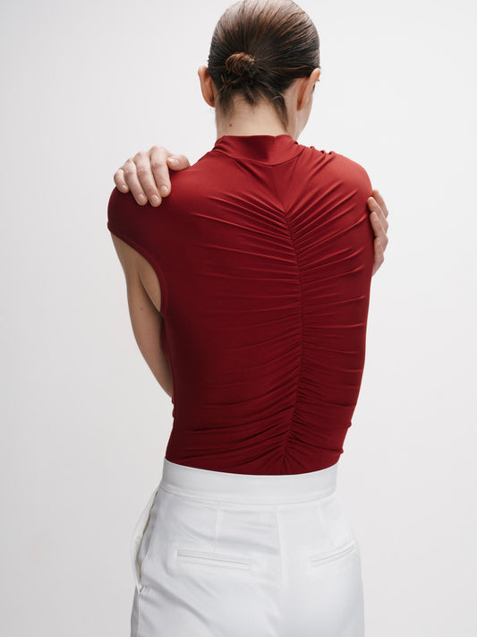 Вишневе боді з акцентним драпіруванням