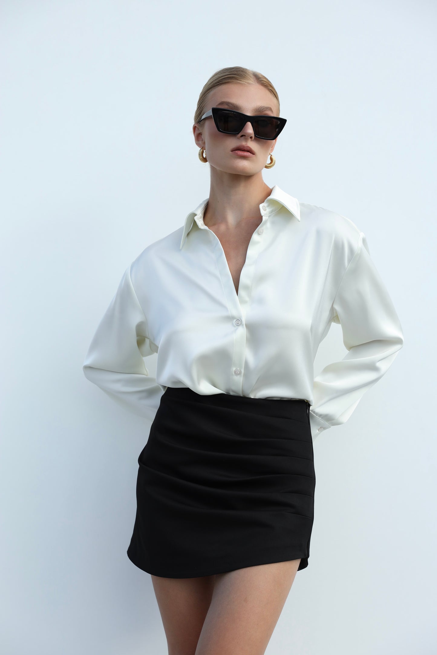 Спідниця з шлейфом чорна