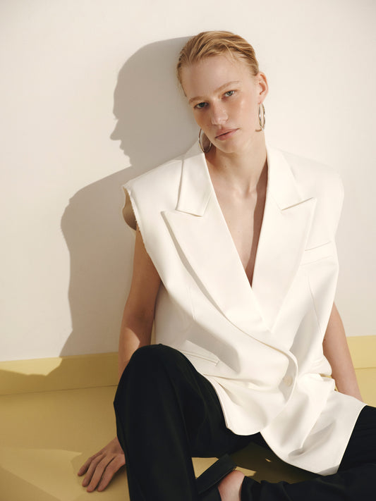 Жилет брючний молочний з обробленими плечима