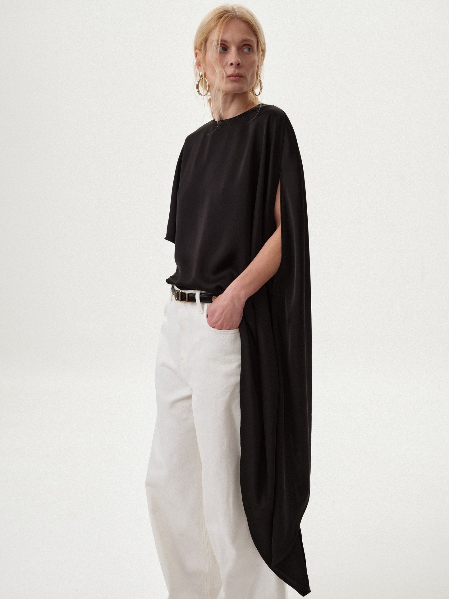 Топ з асиметрією чорний сатиновий