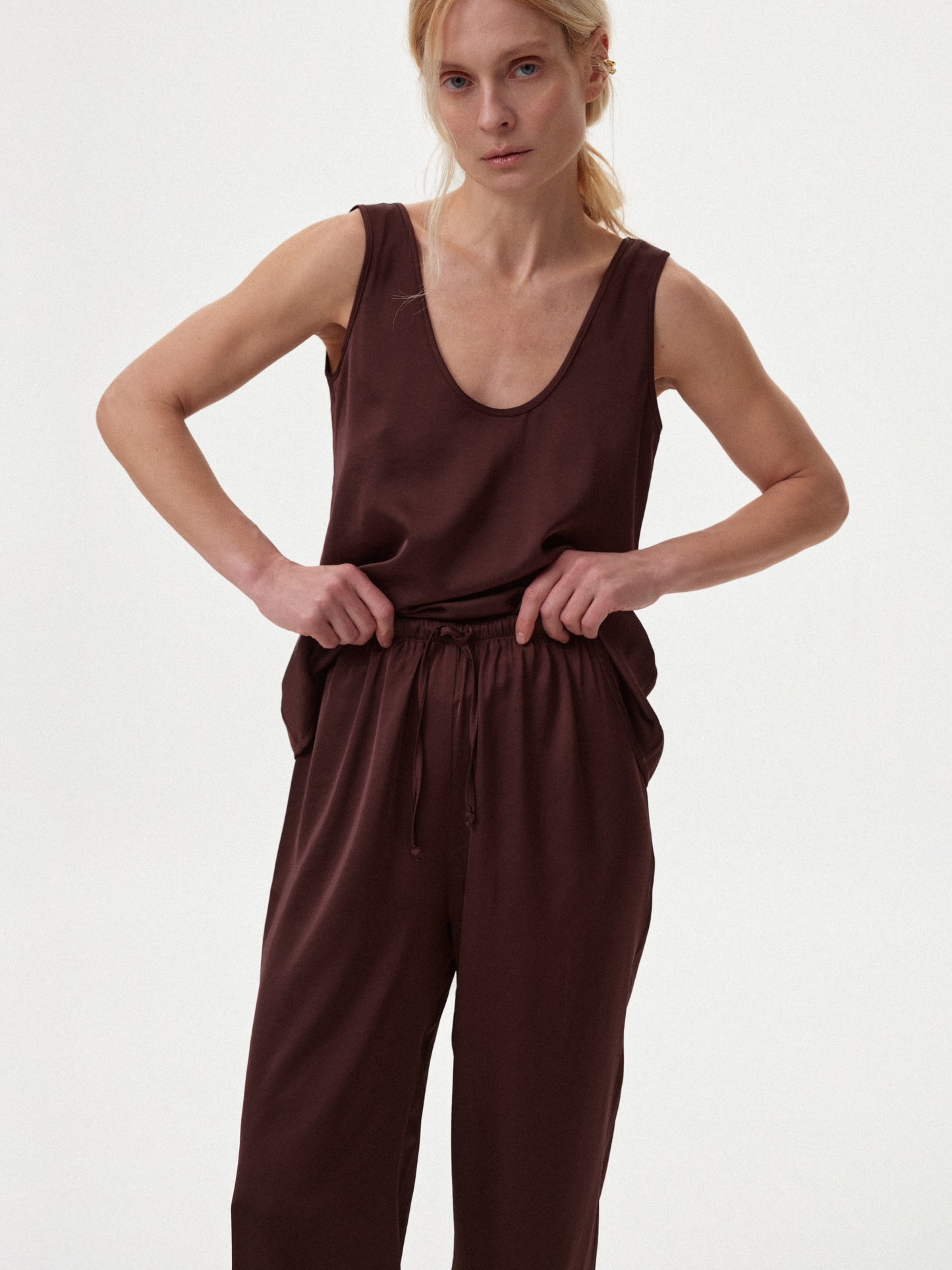 Штани сатин коричневі