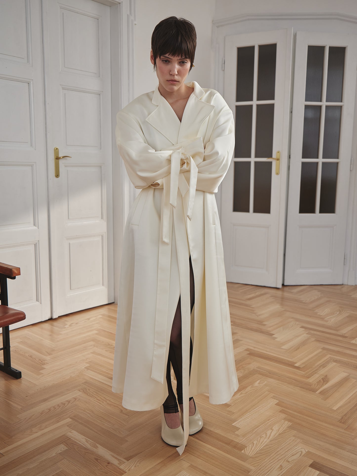 Сатиновий молочний тренч COUTURE