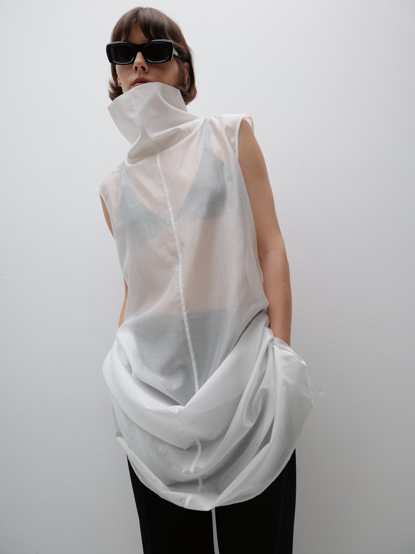 Топ під горло напівпрозорий молочний довгий