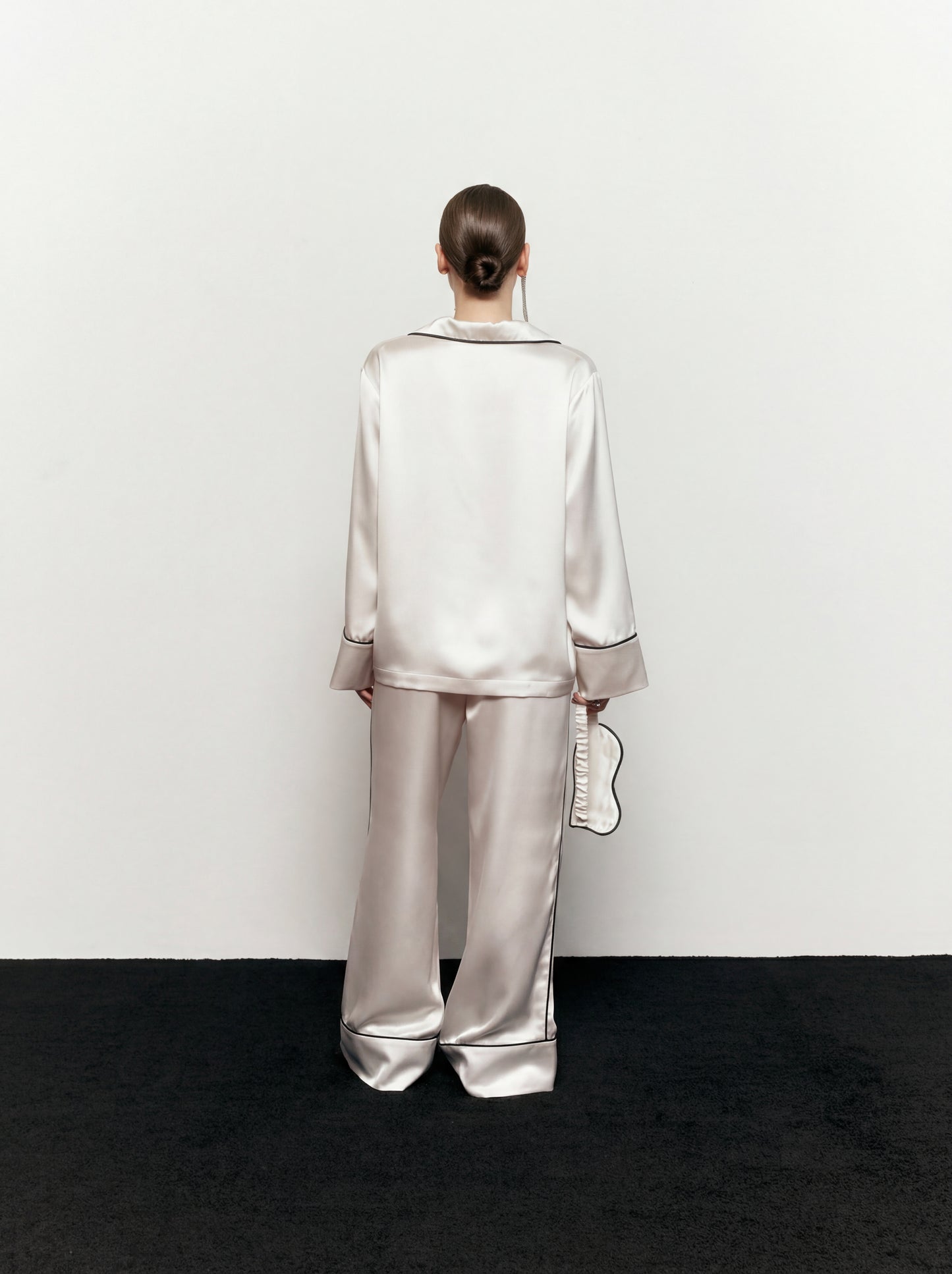 Піжама сатинова молочна з контрастним кантом