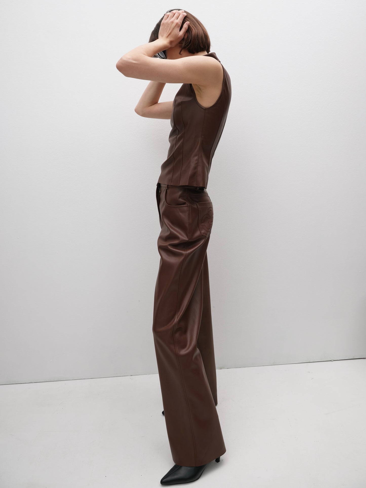 Штани еко-шкіра вільного крою коричневі з вишивкою