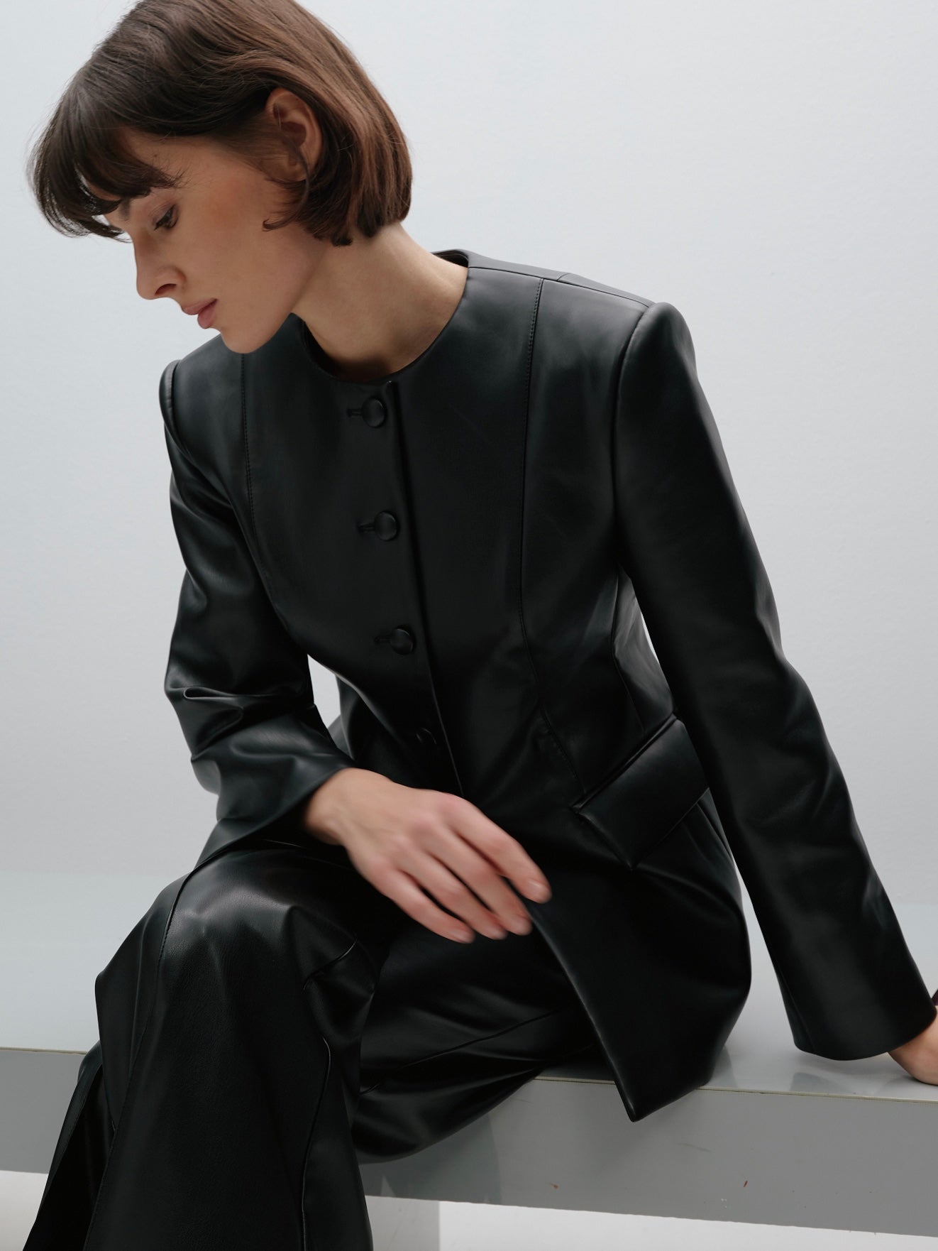 Жакет чорний приталений еко-шкіра