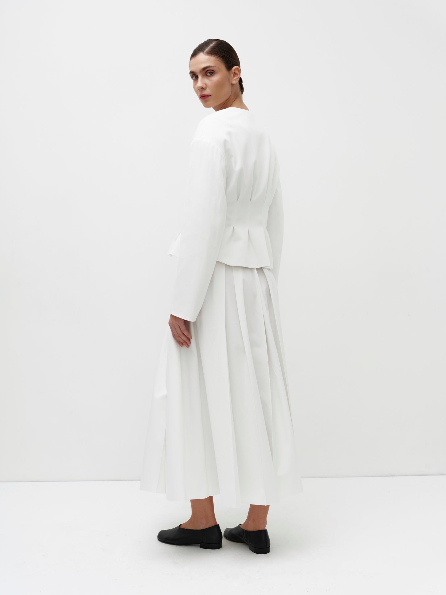 Short waist-length milk jacket