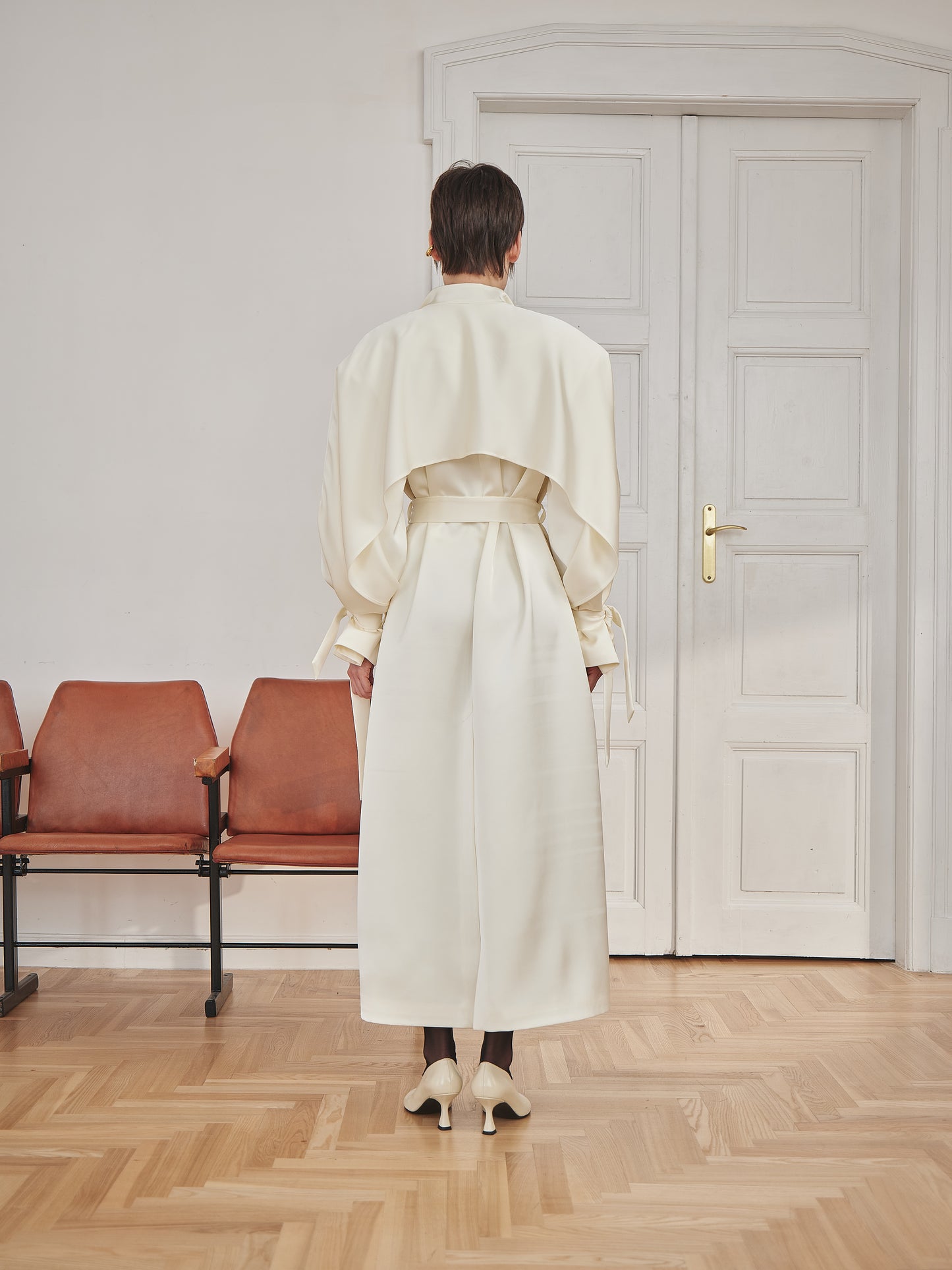 Сатиновий молочний тренч COUTURE