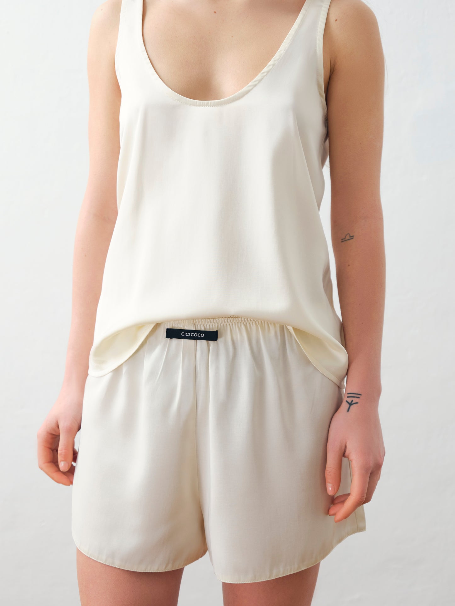 Майка сатинова молочна