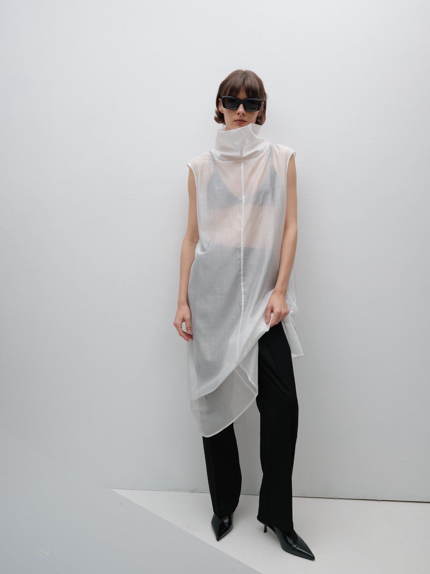 Топ під горло напівпрозорий молочний довгий