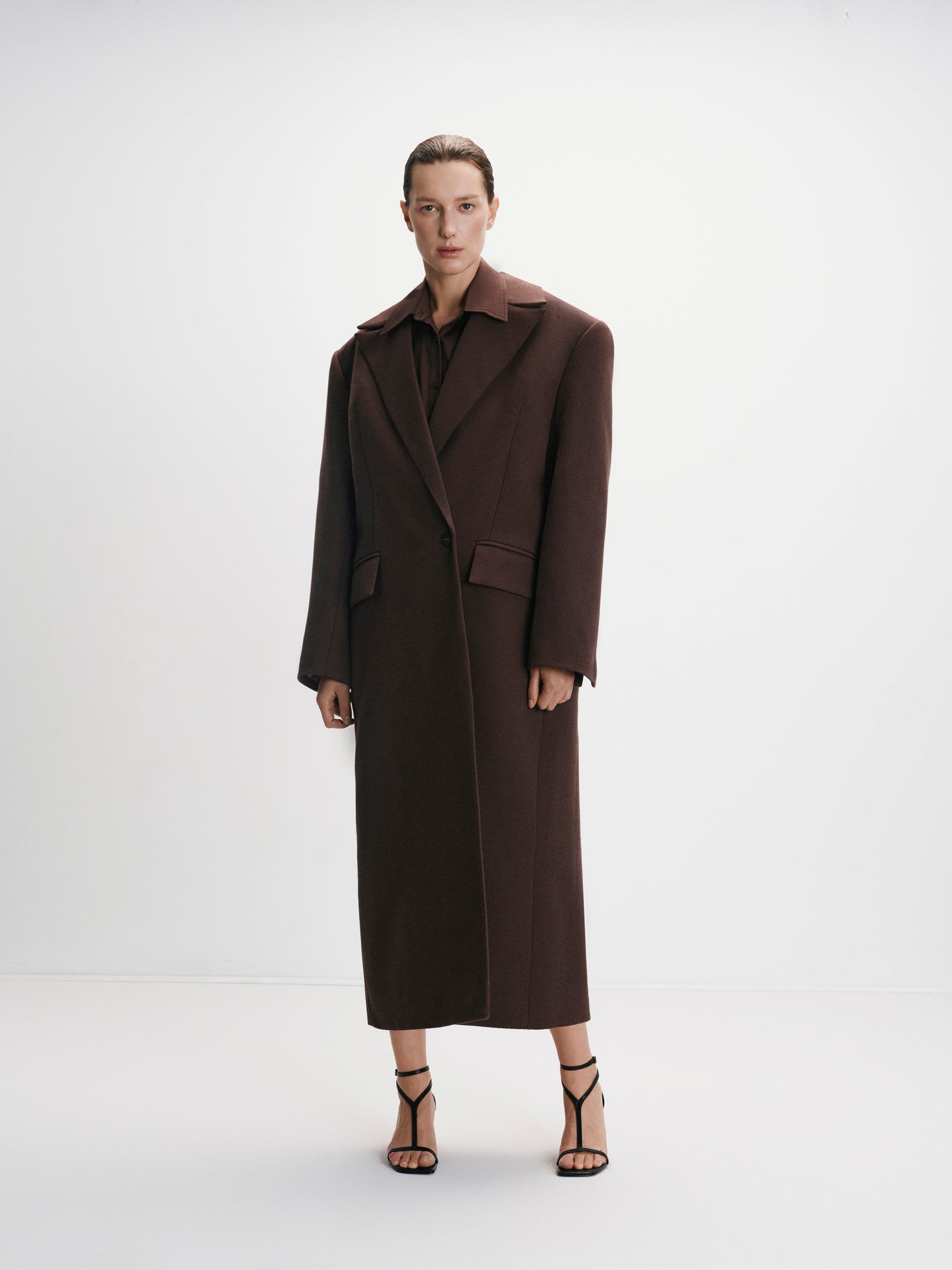 Пальто оверсайз прямого крою коричневе COUTURE