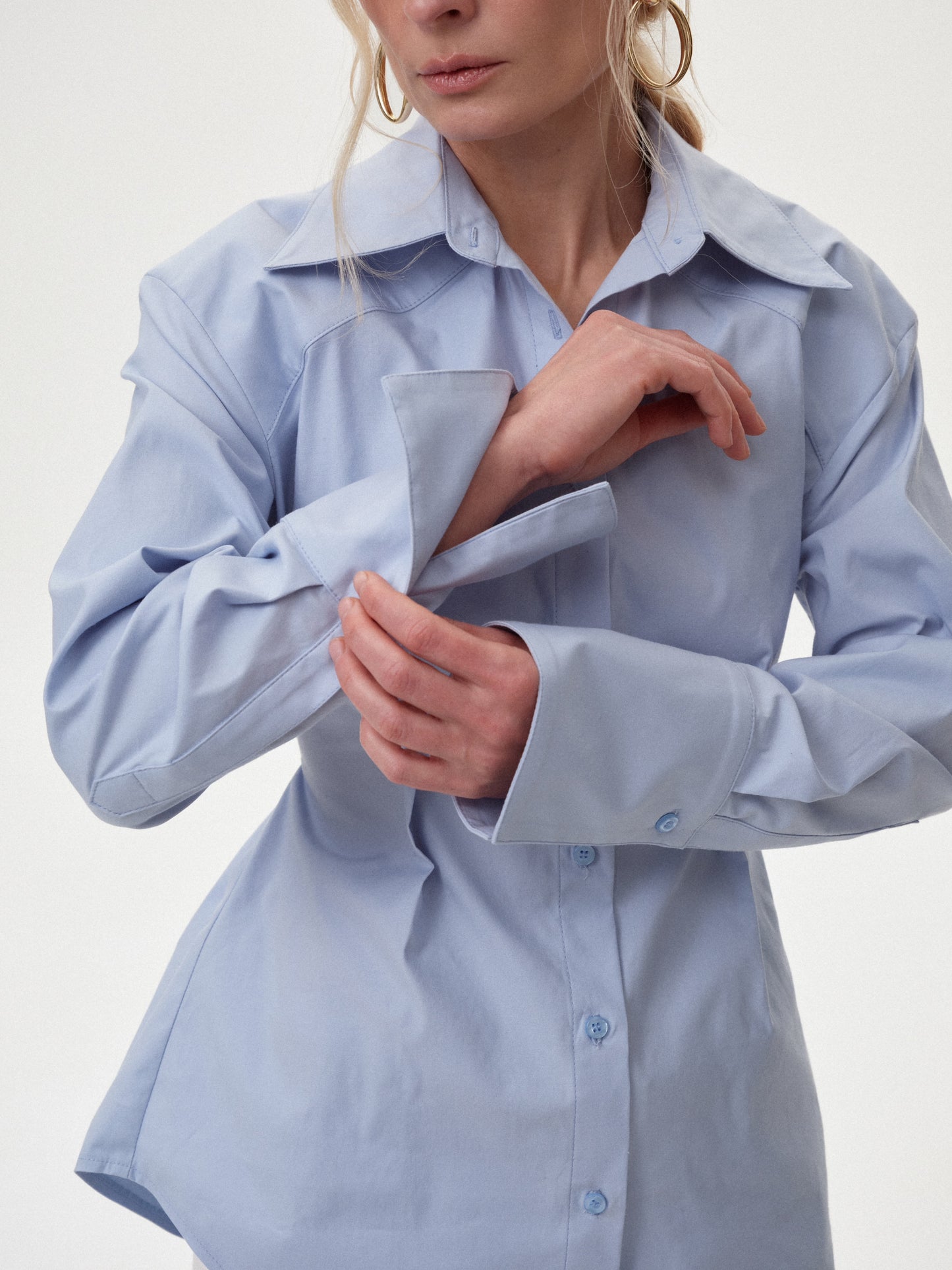 Сорочка блакитна з акцентом на талію