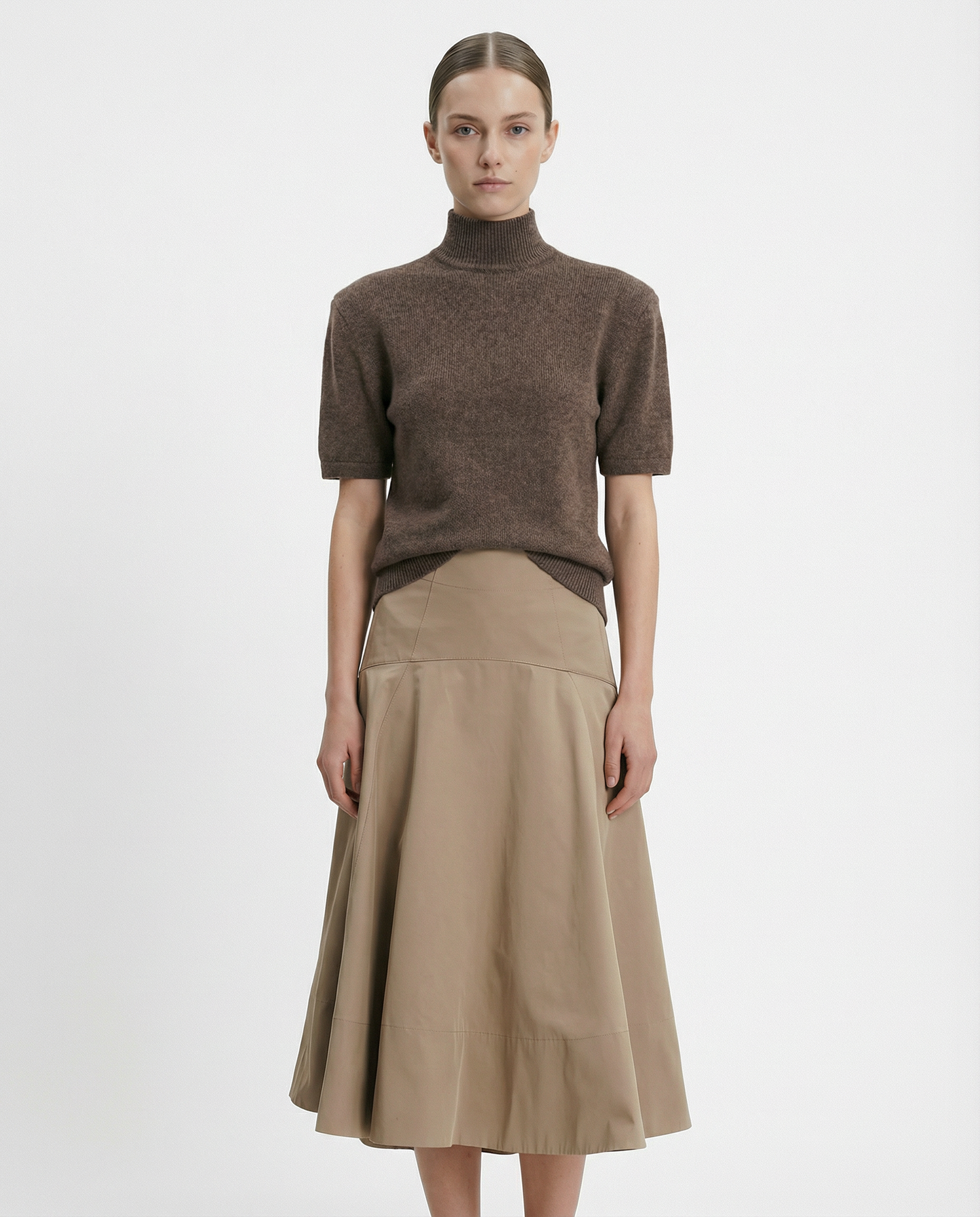 Вовняний гольф на короткий рукав з акцентними плечима бежевий