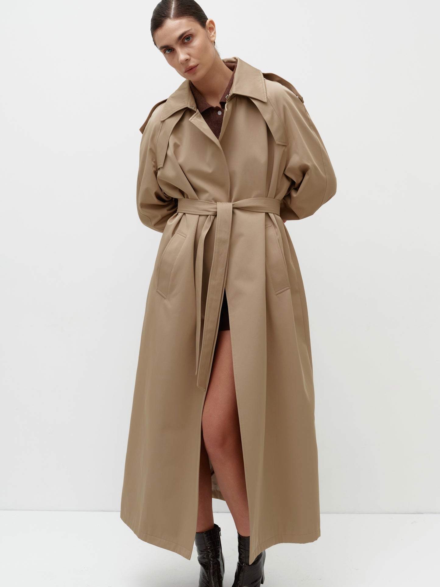 BEIGE TRENCH COAT