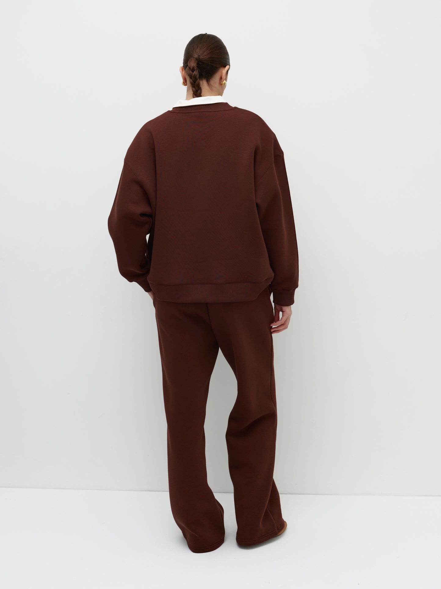 Fleece sweatshirt with embroidery brown.