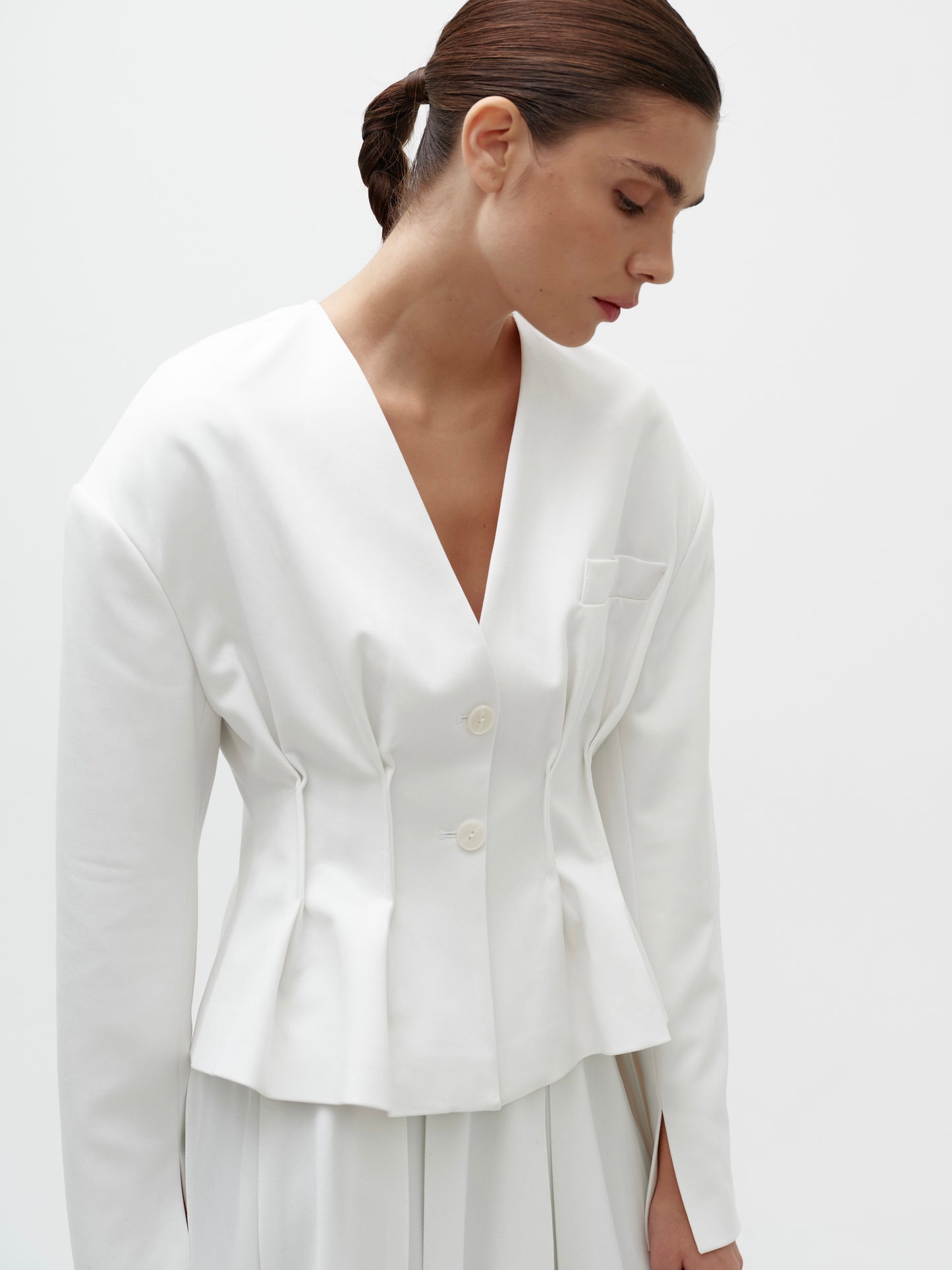 Short waist-length milk jacket