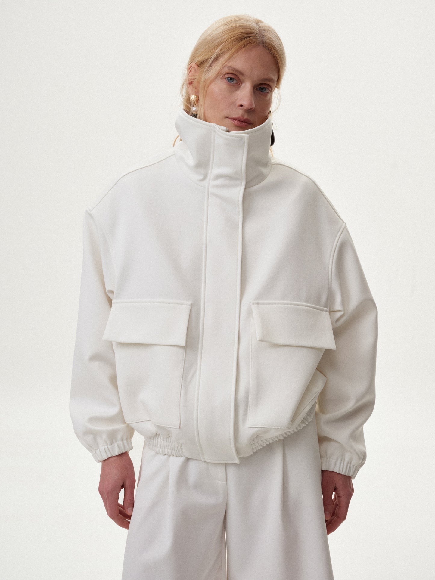 Молочний бомбер з високим коміром