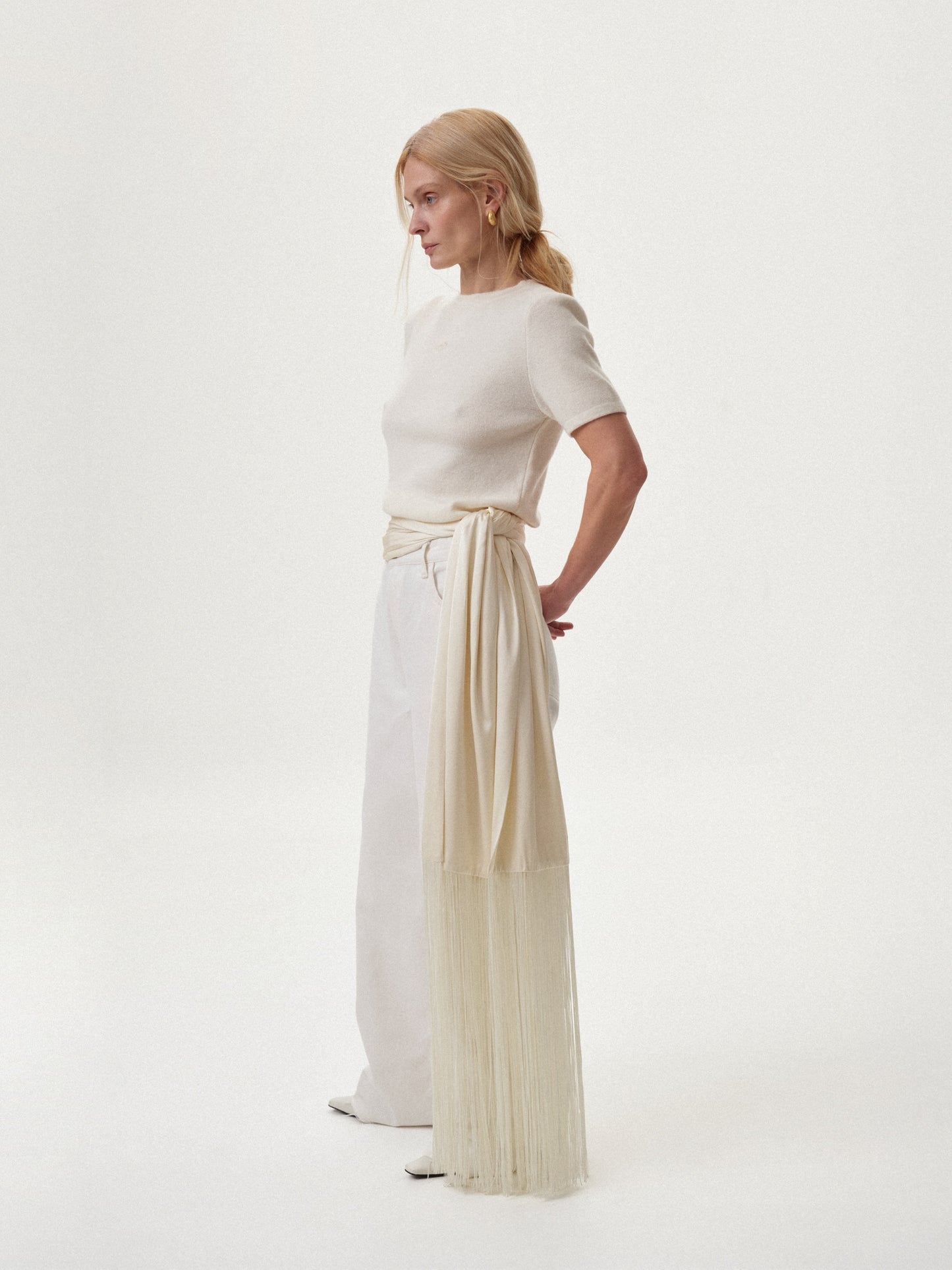 В'язана молочна футболка з лого