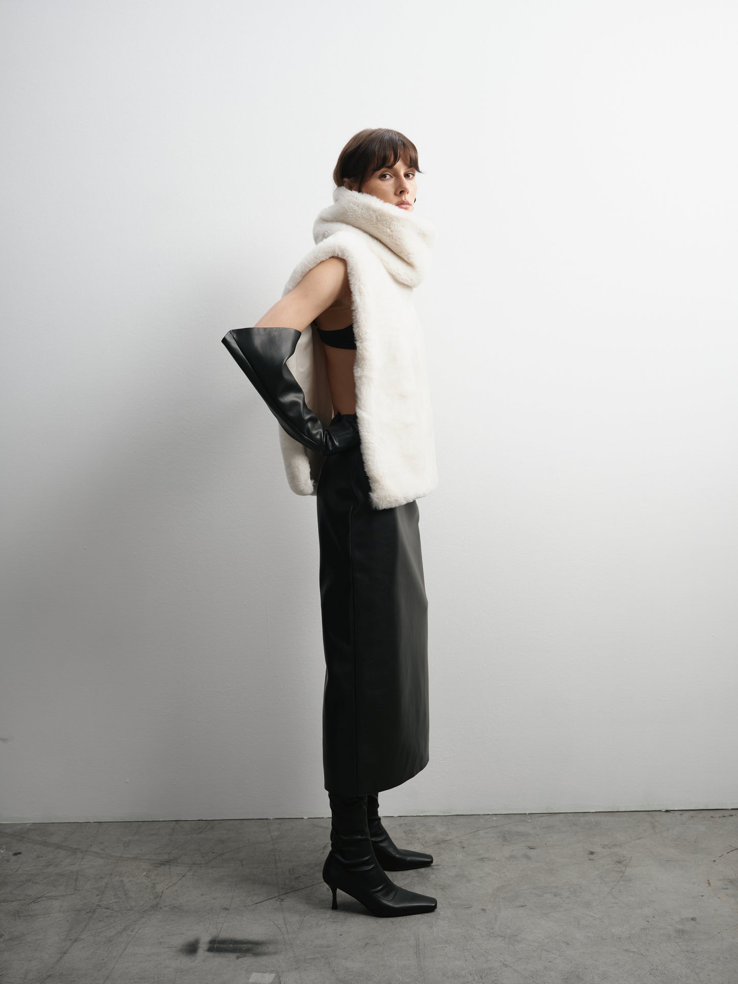 Рукавиці чорні з еко-шкіри довгі