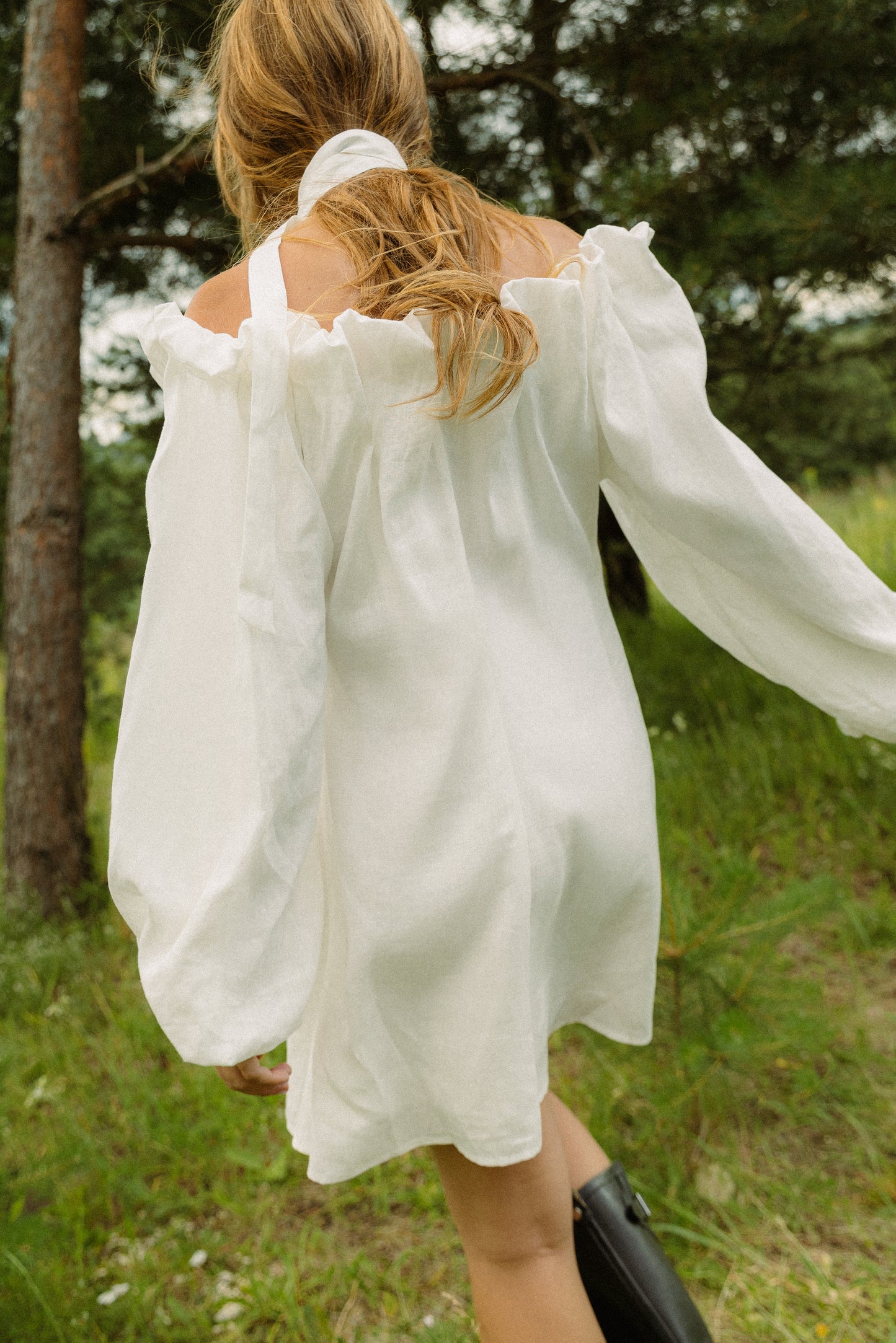 Puff dress made of linen, milky white