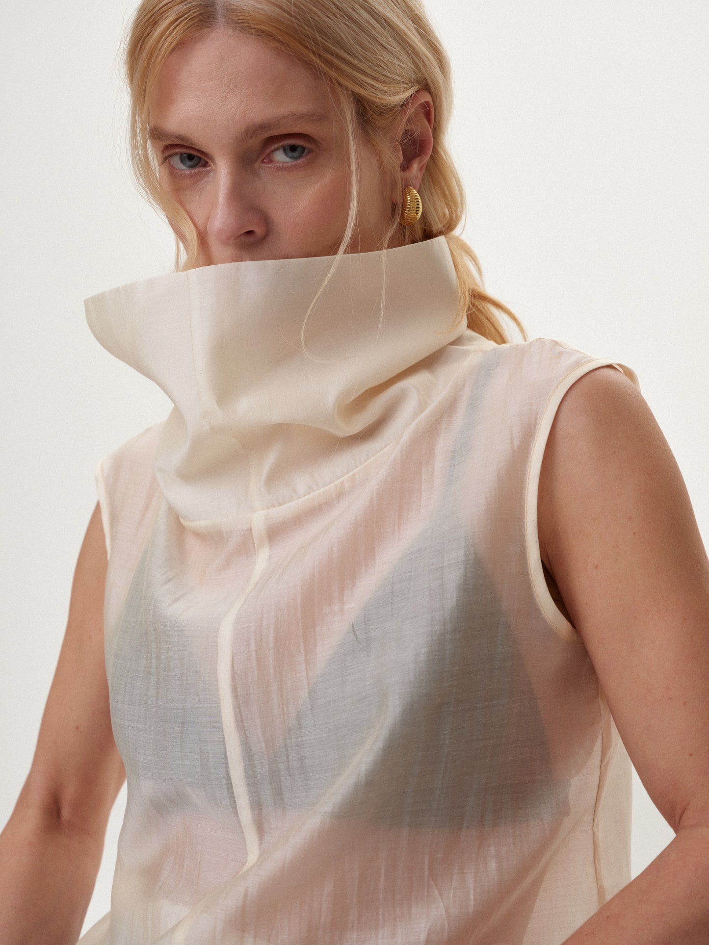 Топ під горло напівпрозорий шампань