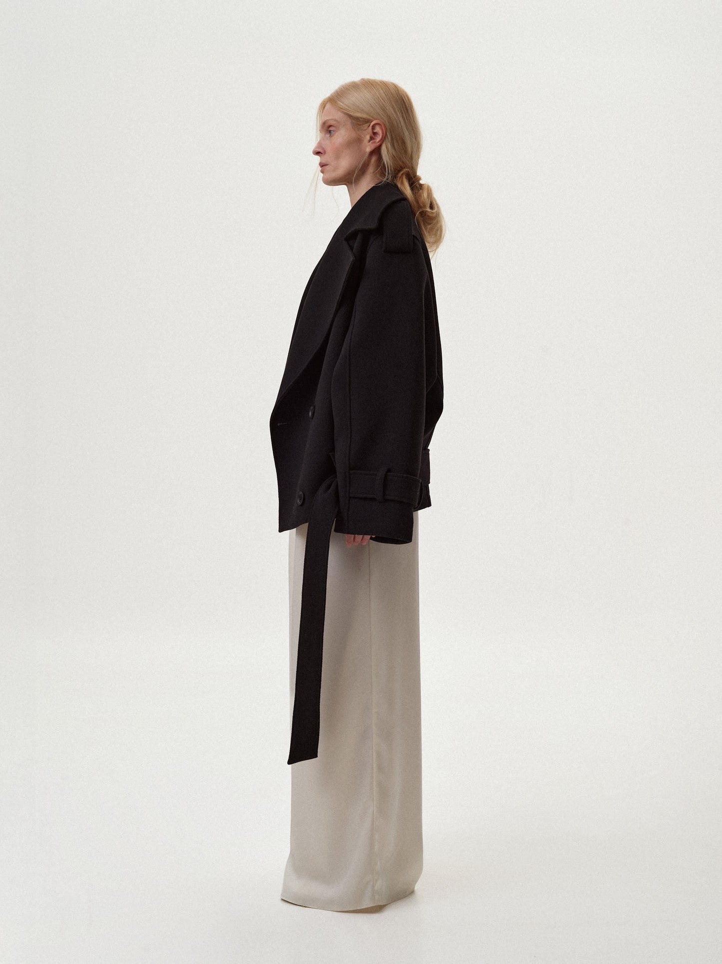 Вкорочене чорне пальто - жакет з вовни COUTURE