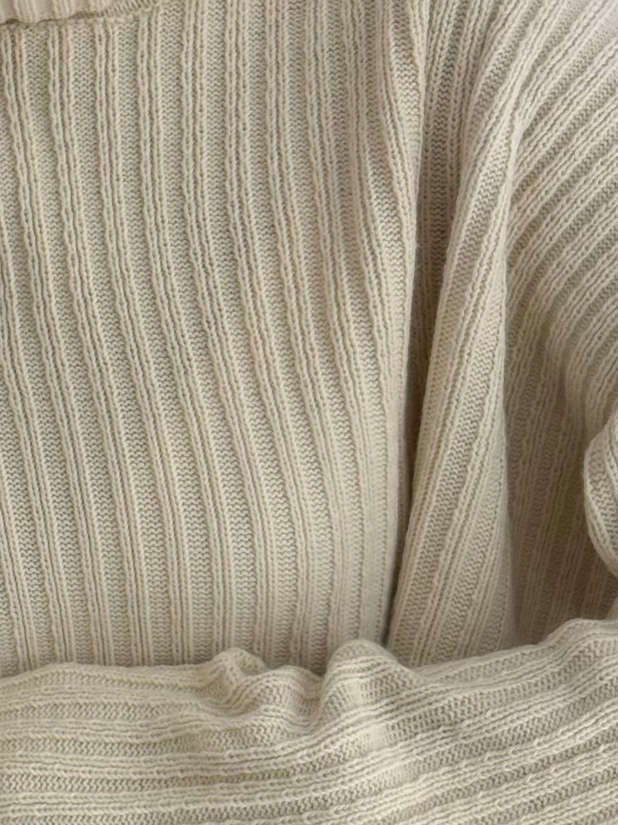 Светр короткий молочний