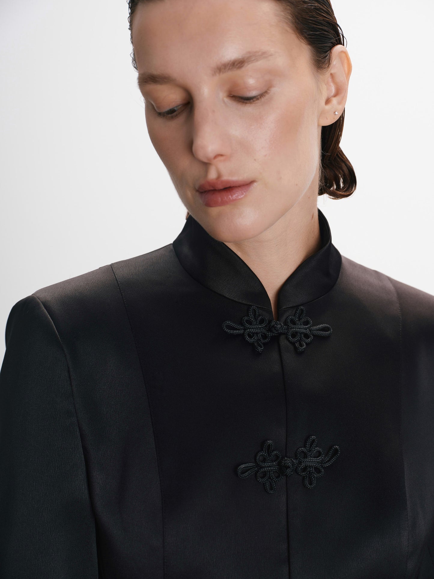 Сатиновий чорний жакет з вузловими застібками COUTURE