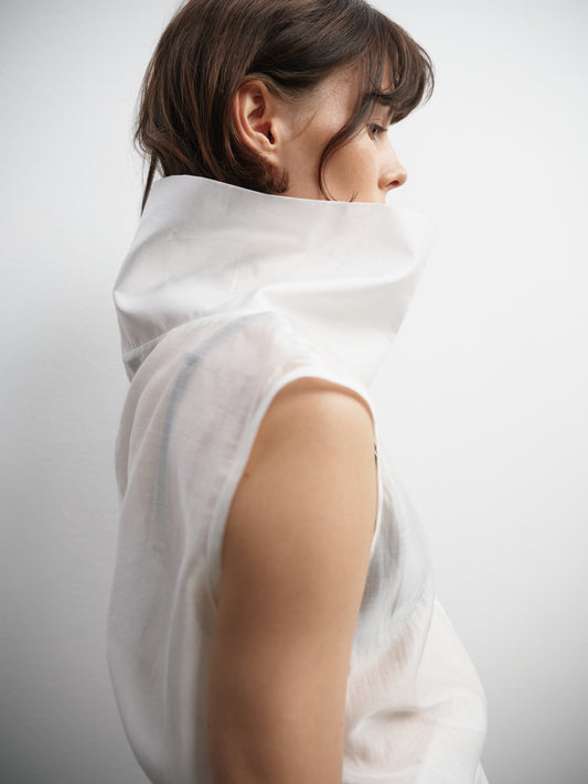 Топ під горло напівпрозорий молочний