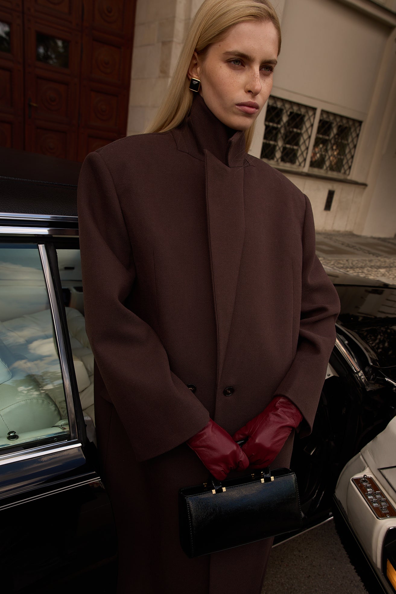 Пальто оверсайз прямого крою коричневе COUTURE