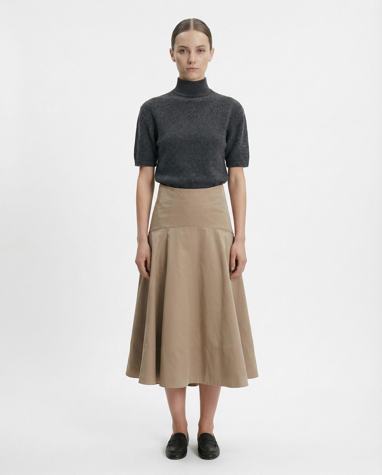 Вовняний гольф на короткий рукав з акцентними плечима графітовий