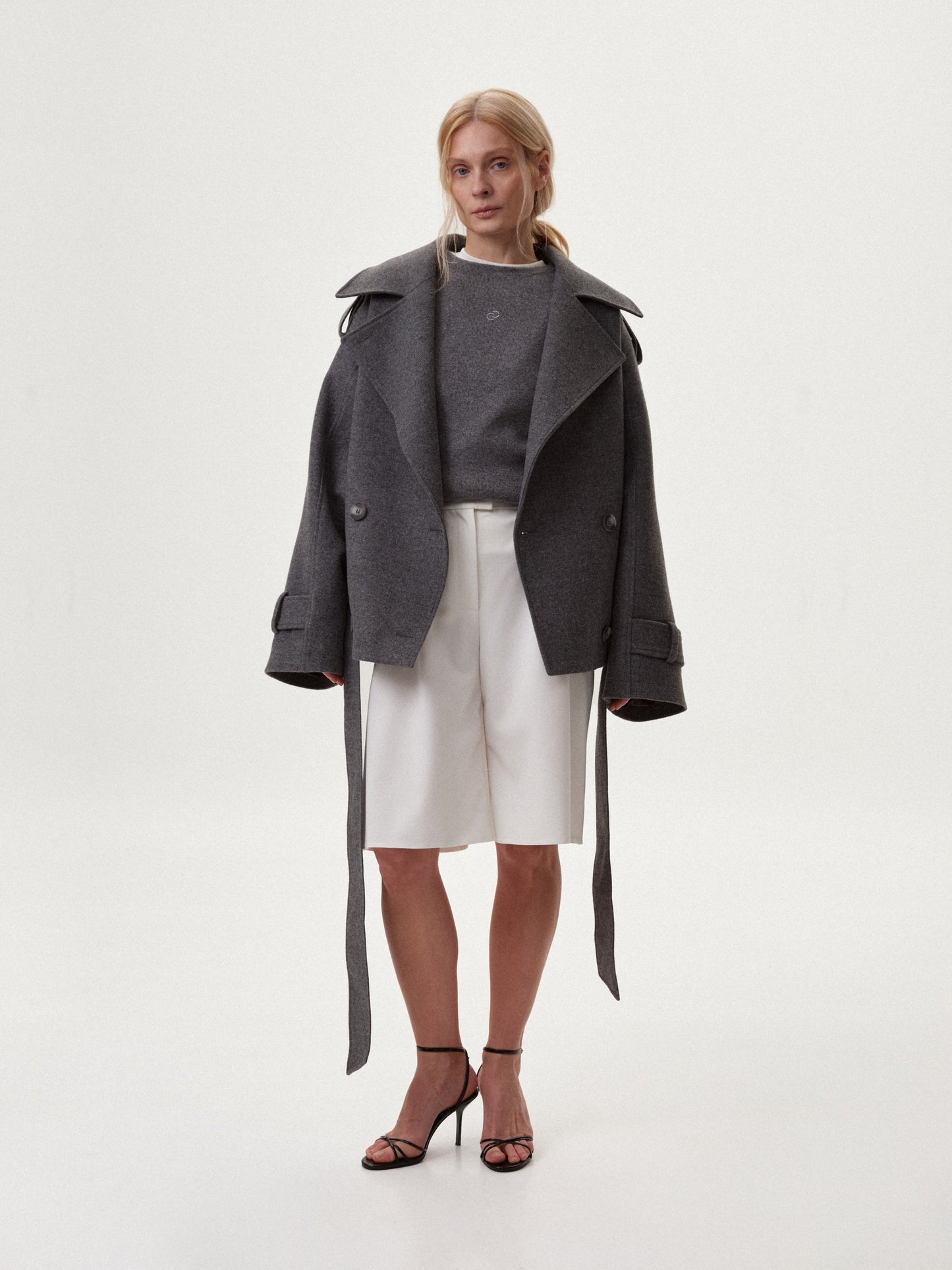 Вкорочене сіре пальто - жакет з вовни  COUTURE